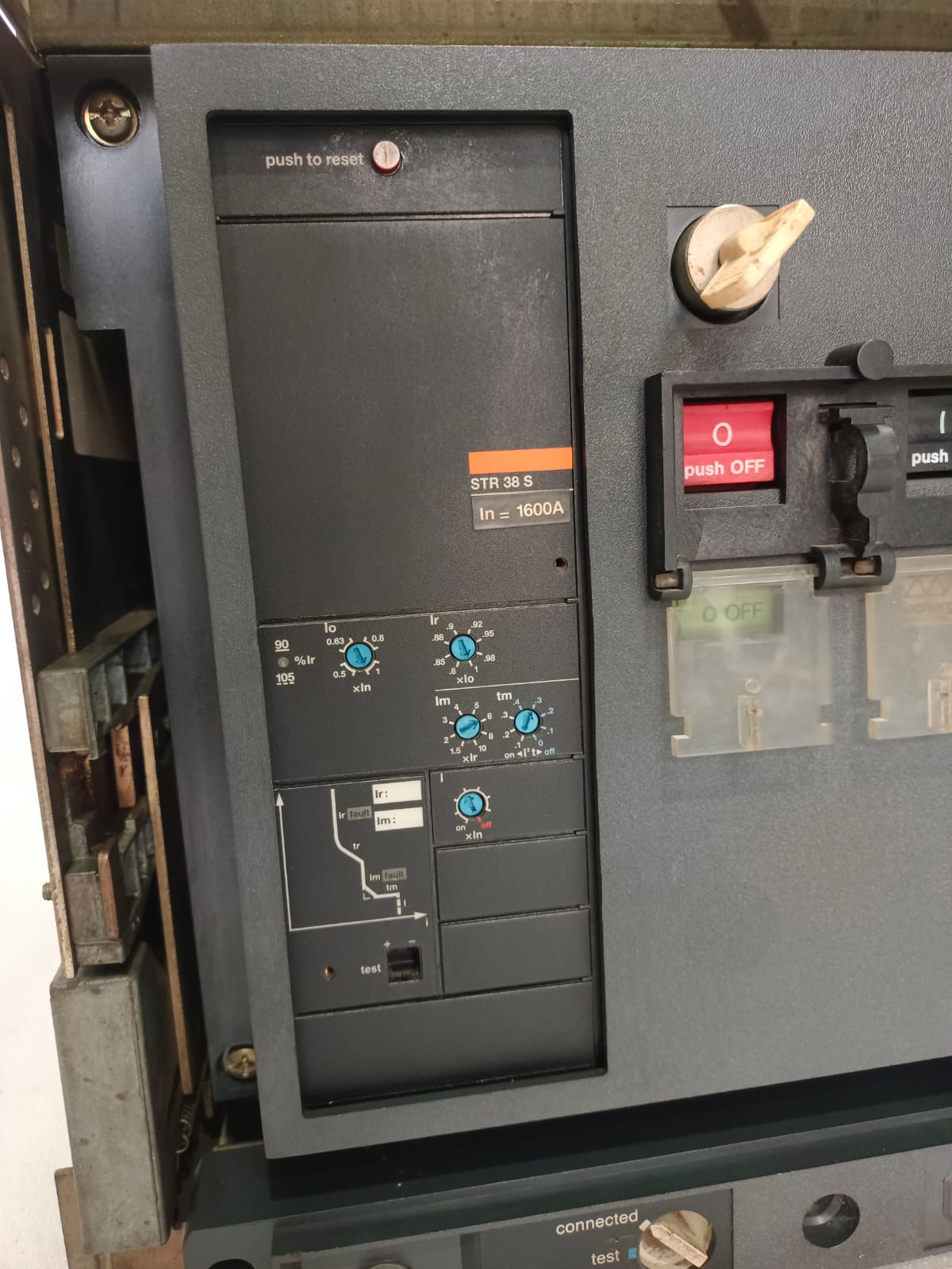 Schneider Electric Merlin Gerin Masterpact M16H1 Air Circuit Breaker 1600A, Drawout Type ACB for Industrial LV Panels thumbnail 4
