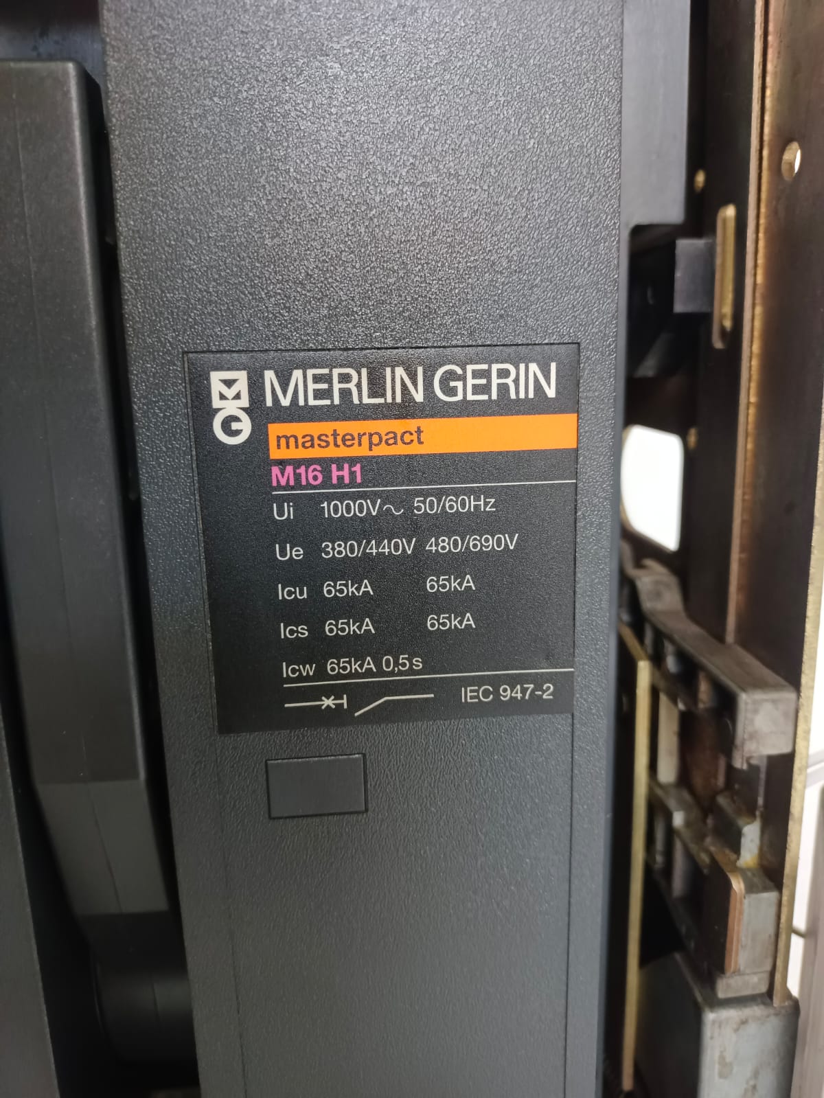 Schneider Electric Merlin Gerin Masterpact M16H1 Air Circuit Breaker 1600A, Drawout Type ACB for Industrial LV Panels thumbnail 8