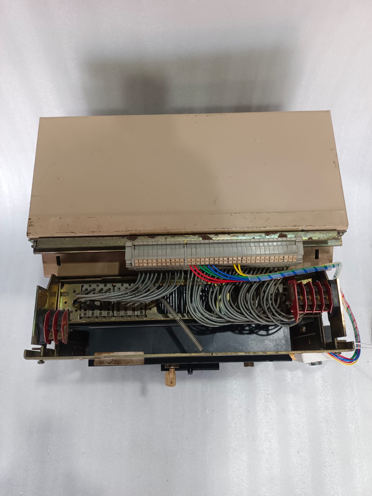 Schneider Electric Merlin Gerin Masterpact M16H1 Air Circuit Breaker 1600A, Drawout Type ACB for Industrial LV Panels thumbnail 9