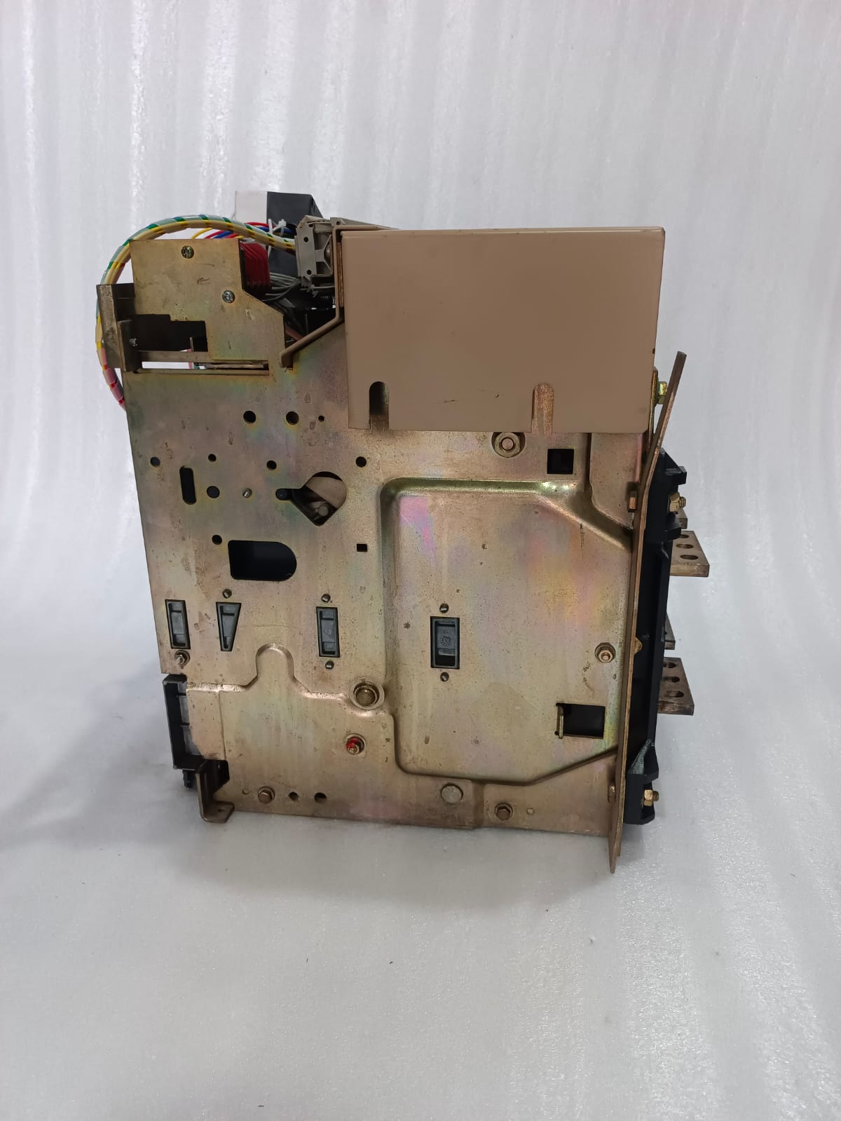 Schneider Electric Merlin Gerin Masterpact M16H1 Air Circuit Breaker 1600A, Drawout Type ACB for Industrial LV Panels thumbnail 10