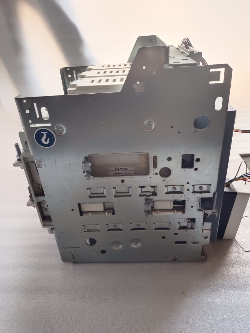 Siemens 3WT8 1000A 3-Pole Air Circuit Breaker (ACB) – Model 3WT8101-6AA03-5AB2 | High Performance Power Protection Solution thumbnail 12
