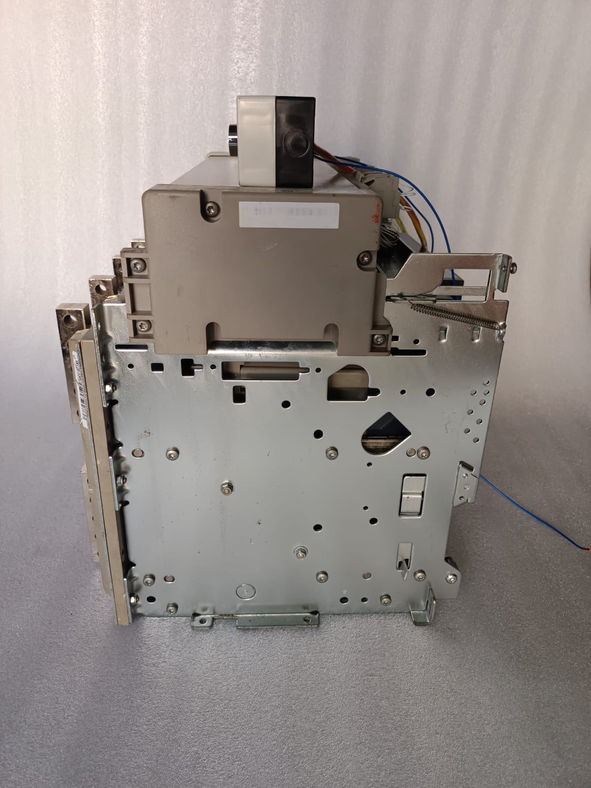 Schneider Electric Masterpact NW40 H1 Air Circuit Breaker (ACB) | High Performance Industrial Grade 4000A Circuit Breaker thumbnail 8