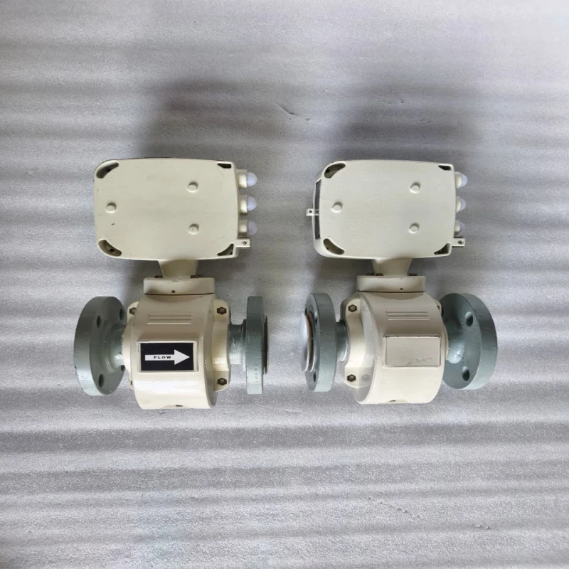 ABB FEP311050A1S2A1B1A1A0A1B1C1H1T3 ProcessMaster 300 Electromagnetic Flowmeter thumbnail 3