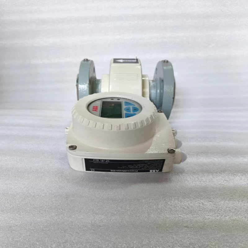 ABB FEP311065A1S2A1B1A1A0A1B1C1H1T3 ProcessMaster 300 Electromagnetic Flowmeter thumbnail 3