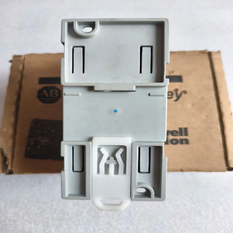 Allen-Bradley 1761-NET-AIC Advanced Interface Converter Module for DH-485 RS-232 And RS-485 Communication thumbnail 3