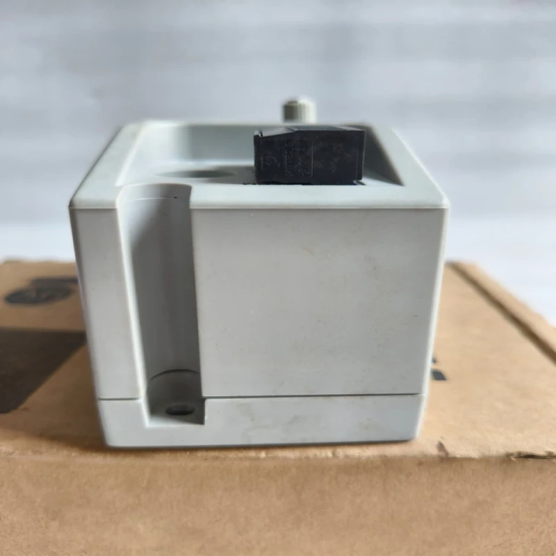 Allen-Bradley 1761-NET-AIC Advanced Interface Converter Module for DH-485 RS-232 And RS-485 Communication thumbnail 6