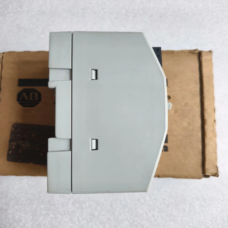 Allen-Bradley 1761-NET-AIC Advanced Interface Converter Module for DH-485 RS-232 And RS-485 Communication thumbnail 7