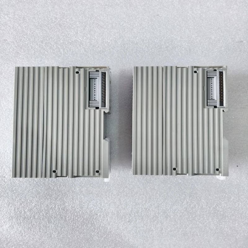 AZBIL RY5008S0000-T Digital Input I/O Module thumbnail 3