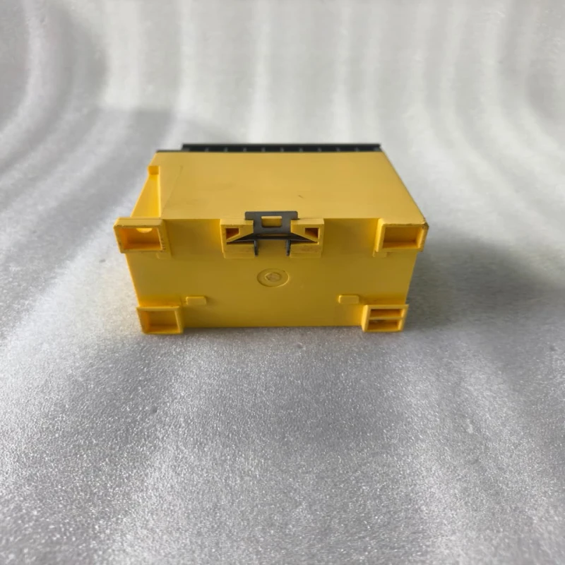 BENDER AGH204S-4 Ankoppelgerat Coupling Device B914013 thumbnail 5