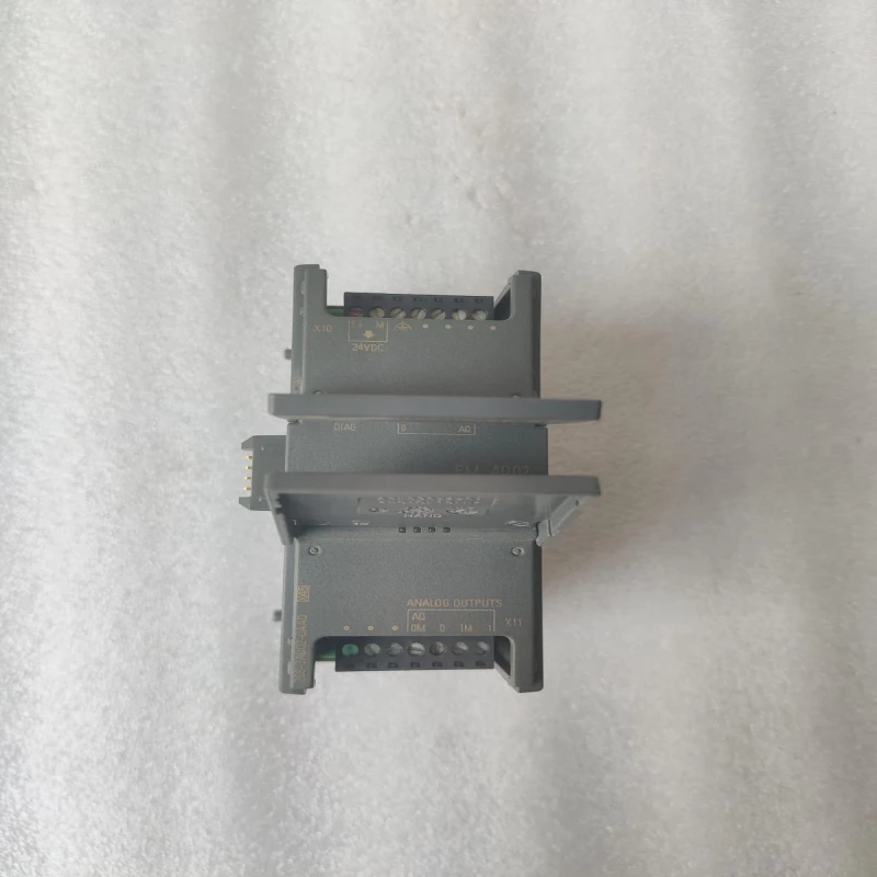 Siemens SIMATIC S7-200 SMART Analog Output Module 6ES7 288-3AQ02-0AA0 – 2 Channel AO, 12 Bit Resolution, Voltage/Current Output thumbnail 2