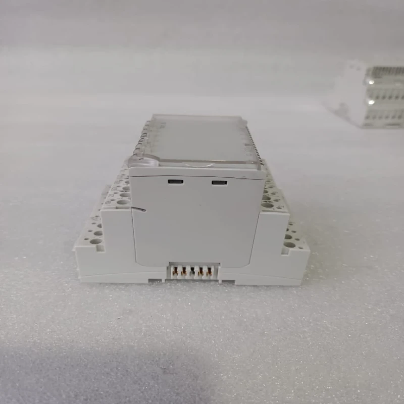 Siemens TXM1.8U Universal I/O Expansion Module thumbnail 4